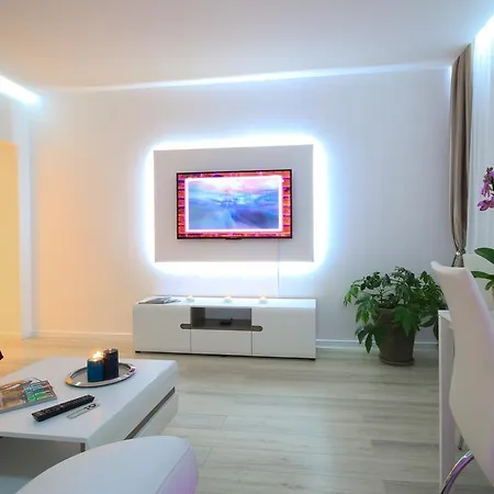 Swietojanska Apartment *